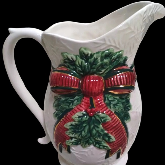 Vintage Inspirado ‘Deck the Holly’ Holiday Pitcher Christmas Holly & Bow design - Picture 2 of 12
